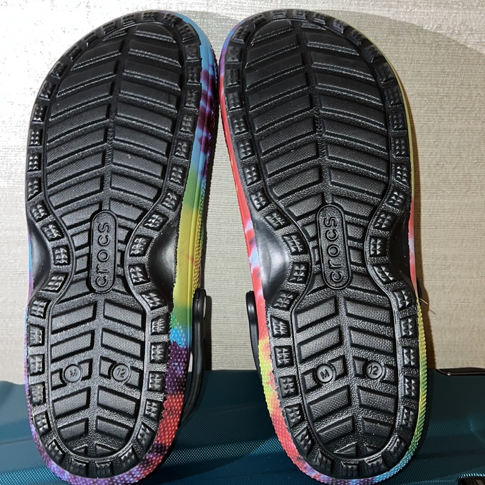 NWOB - Crocs - Tye dyed fleece lined clogs Men’s Size 12 - Picture 5 of 6